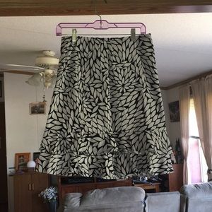 Black and white leaf patterned skirt